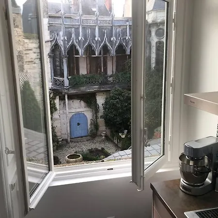 Les Halles Magnifique 100 M2 .parking 300 Metres Apartment