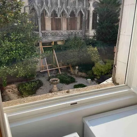 Apartment Les Halles Magnifique 100 M2 .parking 300 Metres