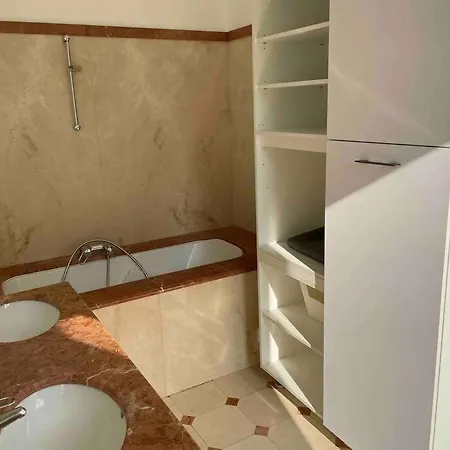 Les Halles Magnifique 100 M2 .parking 300 Metres Apartment Tours